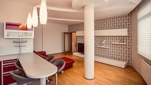 Design Apartment, 1 King Bed, City View | Iron/ironing board, free WiFi - Alice (Prague)