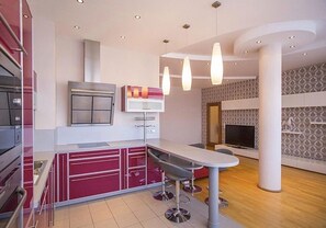 Design Apartment, 1 King Bed, City View | Private kitchen | Oven, stovetop, dishwasher, electric kettle