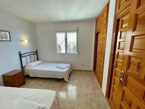 2 bedrooms, iron/ironing board, free WiFi, bed sheets