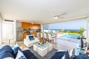 Villa, 4 Schlafzimmer | Wohnzimmer | Flachbildfernseher