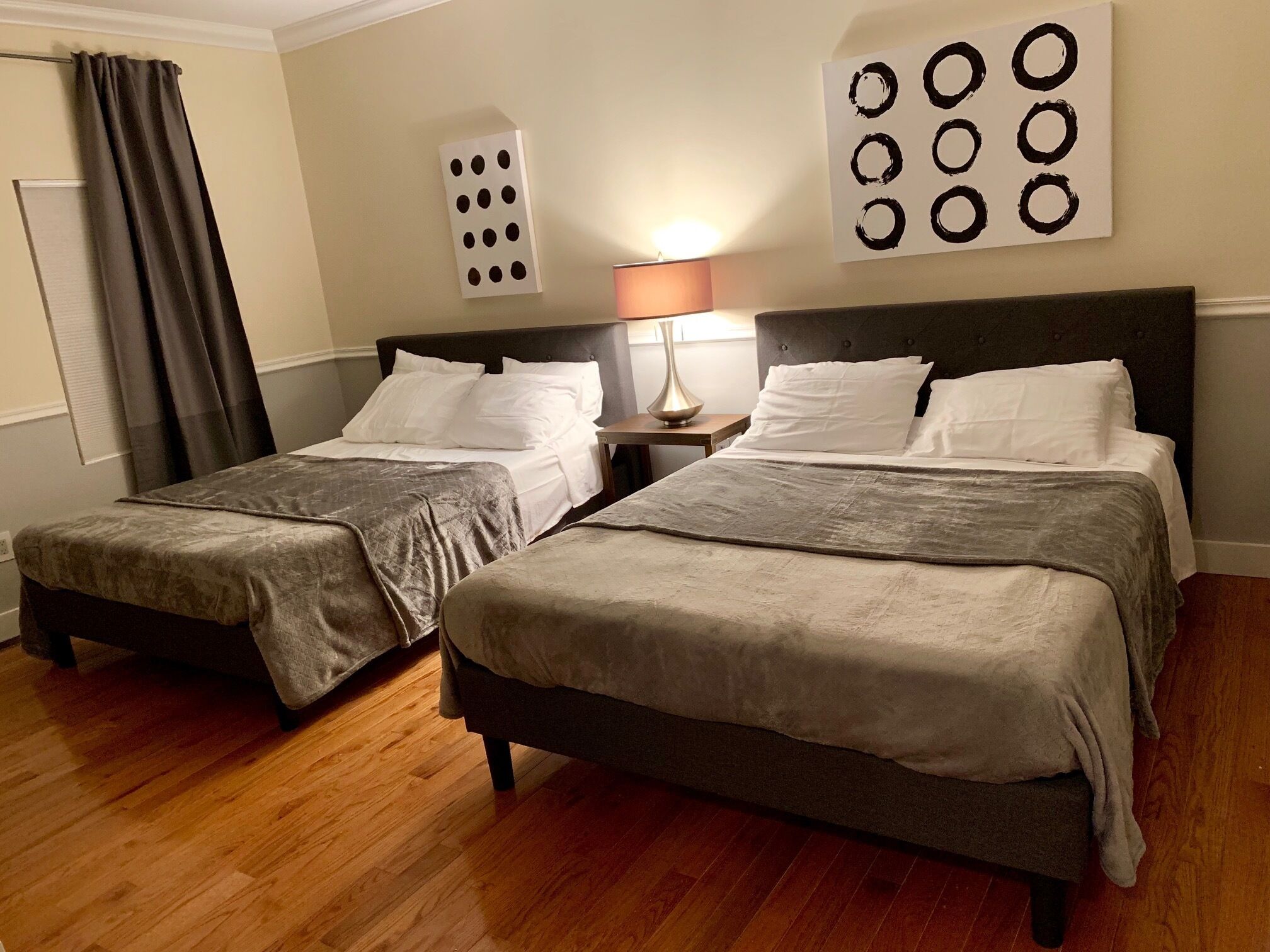 4 chambres, lit avec matelas en mousse à mémoire, bureau