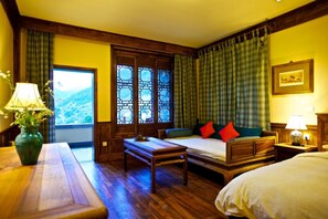 Desk, blackout drapes, free WiFi - Songtsam Cizhong Lodge (Deqin)