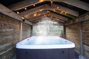 Indoor spa tub