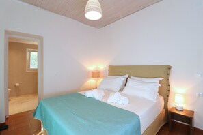 3 chambres, bureau, chambres insonorisées, fer et planche à repasser