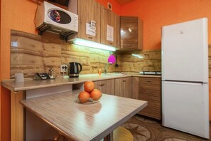 Family Apartment, Multiple Beds | Private kitchen | Fridge, microwave, stovetop, electric kettle - ApartHotel Oksana (Krasnodar)
