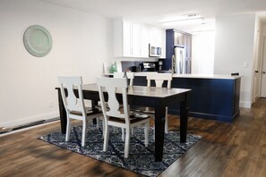 Dining - BEACH ACCESS is just across the street! Ask about 3 nt min stays Sept-April! (Santa Rosa Beach)