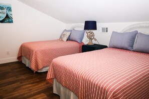 3 bedrooms, iron/ironing board, free WiFi, bed sheets - BEACH ACCESS is just across the street! Ask about 3 nt min stays Sept-April! (Santa Rosa Beach)