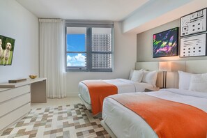 3 bedrooms, desk, iron/ironing board, WiFi - Three Bedroom Paradise Above The Ocean (Hollywood)