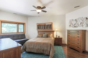 3 chambres, fer et planche à repasser, Wi-Fi, draps fournis