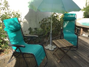 Property grounds - Charming apartment with private pool and secure parking (Nîmes)