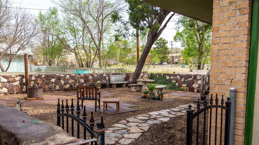 The Blue Room - Charming Studio, Great Location! by RedAwning