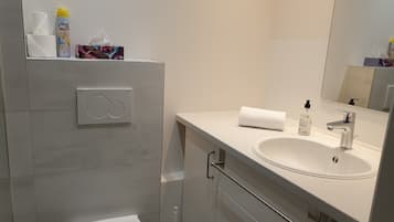 Basic-Einzelzimmer, 1 Schlafzimmer, Küche | Badezimmer | Dusche