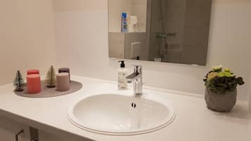 Habitación individual básica, 1 habitación, cocina | Baño | Ducha