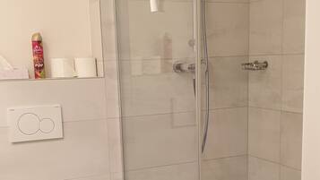 Basic-Einzelzimmer, 1 Schlafzimmer, Küche | Badezimmer | Dusche