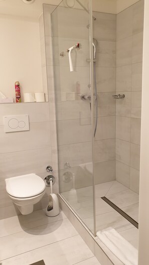 Basic Single Room, 1 Bedroom, Kitchen | Bathroom | Shower - Apart- Hotel Kick (Sinsheim)