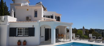 Modern spacious villa with swimming pool and with fantastic views over the hills and the sea