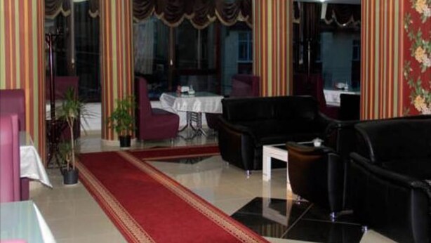 Lobby - Hotel Side (Van)