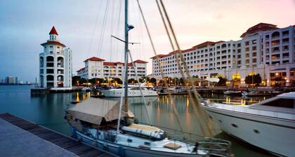 Spacious & Airy Luxury Home @ Straits Quay