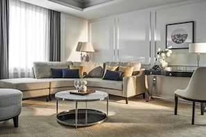 Junior Suite | 1 bedroom, minibar, in-room safe, desk