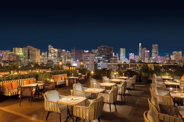 3 bars/lounges, poolside bar