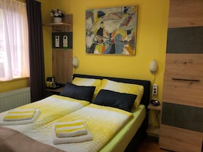 Free WiFi, bed sheets - Astoria Hotel Heimbach (Heimbach)