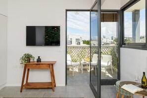 Premium Condo, Multiple Beds, City View - Ella SR by TLV2rent (Tel Aviv)