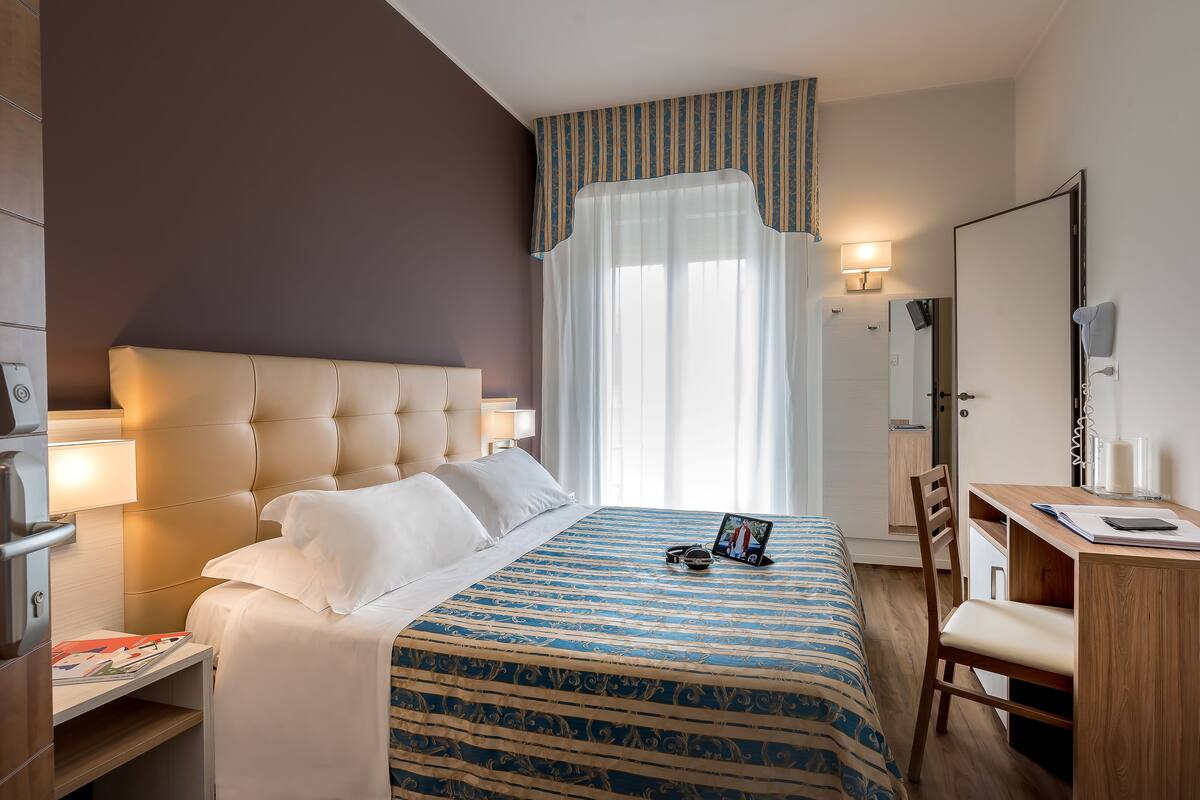 Cribs/infant beds, free WiFi, bed sheets