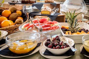 Free daily buffet breakfast