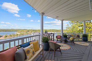 Property grounds - Daves Eureka: Magnificent Views of Table Rock Lake, 15min from Eureka Springs AR (Eagle Rock)