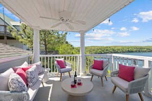 Property grounds - Daves Eureka: Magnificent Views of Table Rock Lake, 15min from Eureka Springs AR (Eagle Rock)