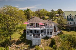 Property grounds - Daves Eureka: Magnificent Views of Table Rock Lake, 15min from Eureka Springs AR (Eagle Rock)