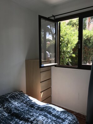 2 bedrooms, iron/ironing board, travel crib, free WiFi