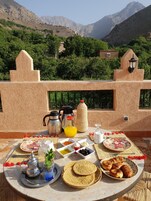 Desayuno continental gratuito y diario