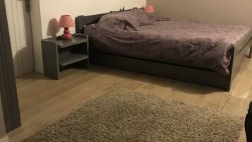 2 chambres, fer et planche à repasser, Wi-Fi gratuit, draps fournis