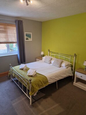 Iron/ironing board, free WiFi, bed sheets - Goldcrest House (Hereford)