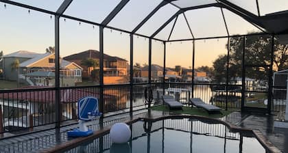 Villa Golf Island w / dock, uima-allas, biljardipöytä, pelihuone ja kuntosali