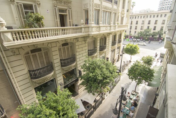 تناول الطعام بالخارج