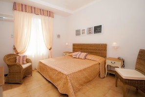 Double or Twin Room, Courtyard View | Minibar, in-room safe, desk, free WiFi - Hotel Bel Sit (Alassio)