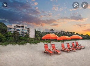 Beach nearby, sun-loungers, beach towels