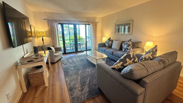 Living area - 2 Bedroom, 2 Bathroom, Ground Floor, Pool View (Sarasota)