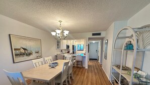 Dining - 2 Bedroom, 2 Bathroom, Ground Floor, Pool View (Sarasota)