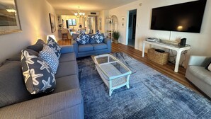 Living area - 2 Bedroom, 2 Bathroom, Ground Floor, Pool View (Sarasota)