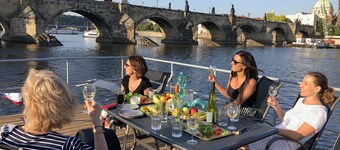 Houseboat Bonanza in Prague - Bed & Cruise