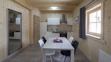 Standard Duplex, Multiple Beds | Private kitchen