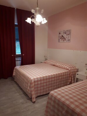 2 chambres, fer et planche Ă repasser, Wi-Fi gratuit, draps fournis