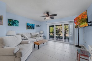 TV, DVD player, books, video library - Charlotte Harbor View Condo - Monthly Rental (Punta Gorda)