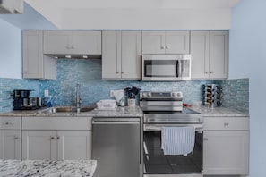 Fridge, microwave, oven, stovetop - Charlotte Harbor View Condo - Monthly Rental (Punta Gorda)