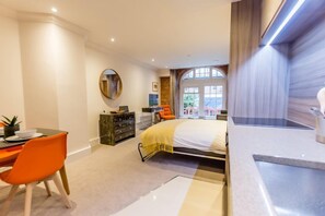 1 bedroom, iron/ironing board, Internet