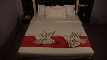 Comfort Room | Laptop workspace, rollaway beds, free WiFi