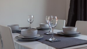 Kaffetrakter/tekoker, kjøleskap, mikrobølgeovn og ovn